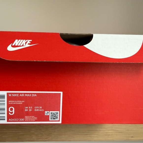 Nike Air Max Dia in Olive and Orange - Picture 8 of 10